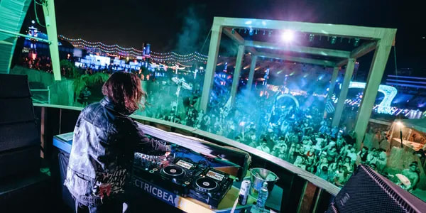 Bingewatch performing at EDC